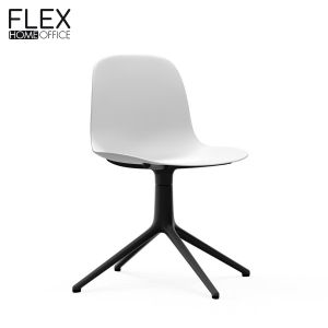 Normann Copenhagen Chair mit Sitz in weiß und Gestell in schwarz